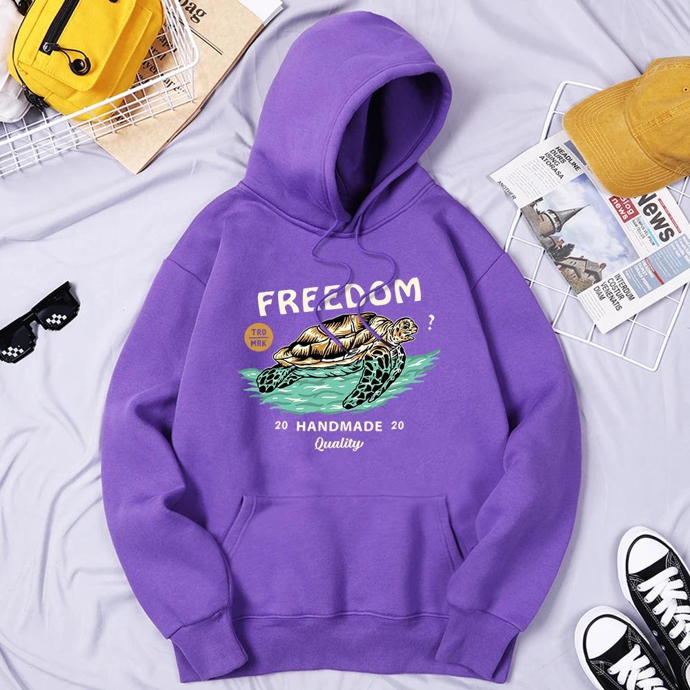 

Freedom Sea Turtle Roam The Ocean Men'S Clothing Fashion Loose Tops Vintage Designer Hooded Graphics Harajuku Men'S Clothing