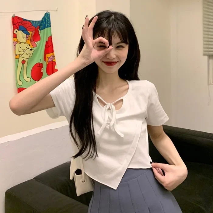 Женская летняя укороченная футболка в новом стиле топ подчеркивает ваш силуэт