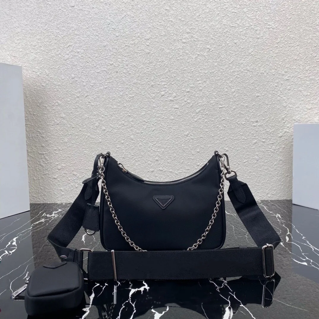 

2023 New Nylon Underarm Bag Women's Fashion Versatile Chain Crossbody Handheld Black High Quality French Stick Shoulder Bag
