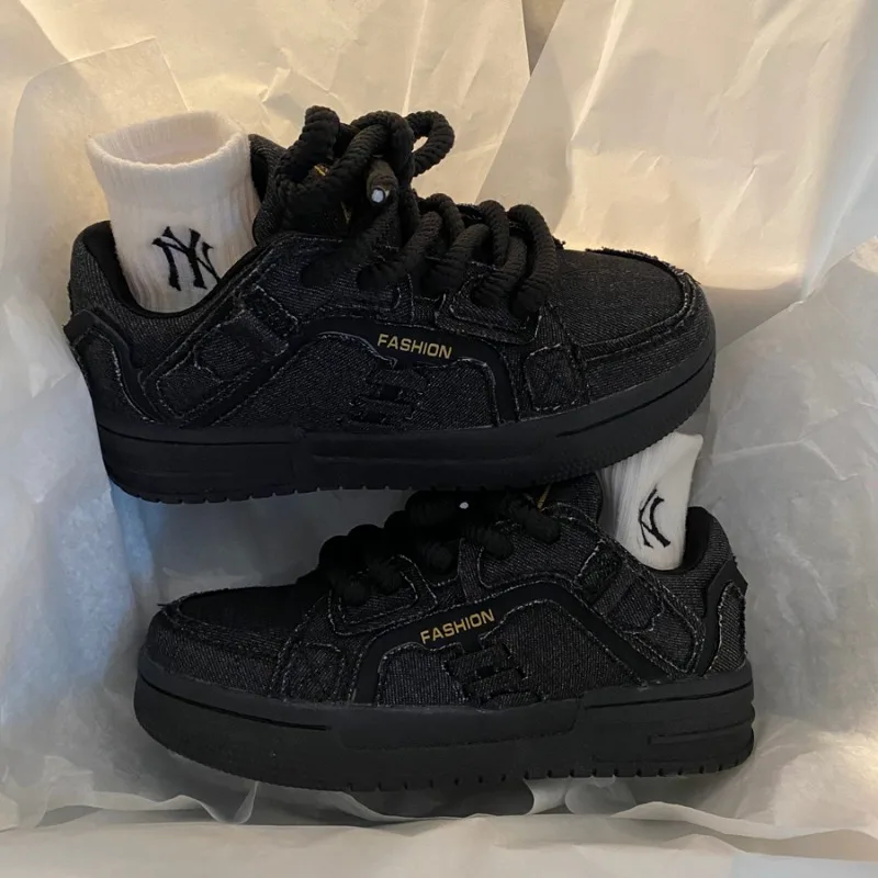 Рисунок 6 - Кроссовки мужские и женские джинсовые составного кроя