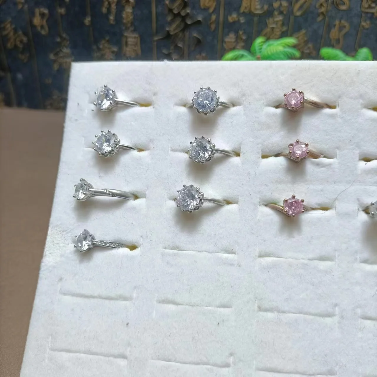 

Ile kimlik bilgileri solmaya asla altın rengi yuvarrengi halka yuvarlak 1.5ct zirkon düğün Band ı kl