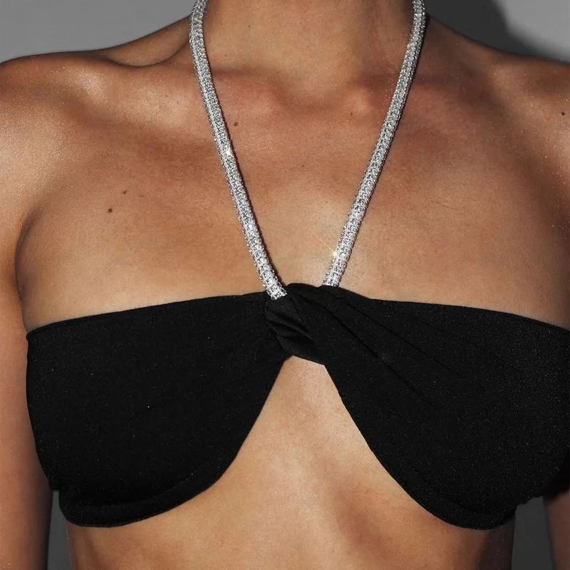 

Женский укороченный топ с лямкой на шее, с открытой спиной