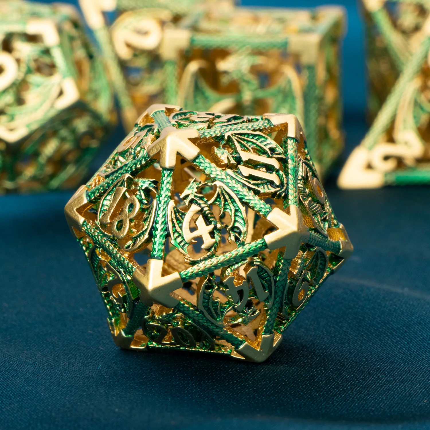 Зеленые металлические многогранные игральные кости Dnd D20 D6 Hollow Dragon D и для