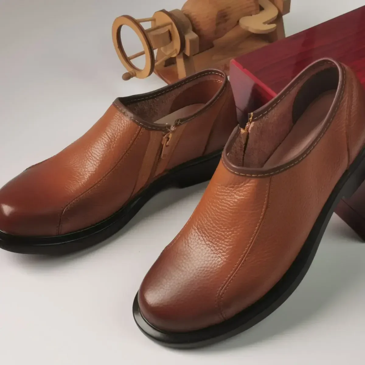 Деловые модельные туфли без шнуровки на плоской подошве мужские формальные из