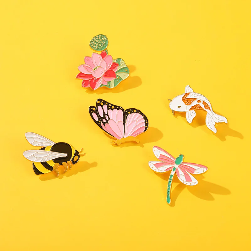 

Красивая бабочка цветок кои Лотос пчела маленькая форма эмалированная заколка значок на лацкан ювелирные изделия подарок забавная милая Мода
