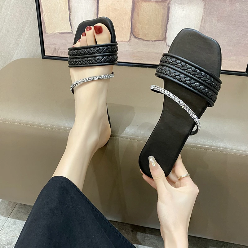 

Женские тапочки, новинка 2022, летняя повседневная женская обувь, модная удобная Легкая однотонная обувь с открытым носком и плоской подошвой