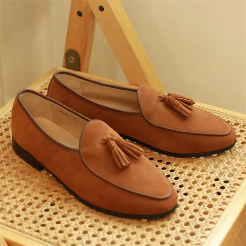 Мужские замшевые лоферы ручной работы с круглым носком на низком каблуке |