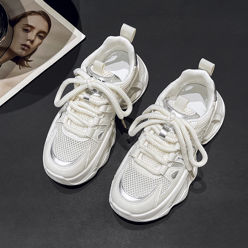 Женские однотонные кроссовки со шнуровкой летние дышащие удобные с