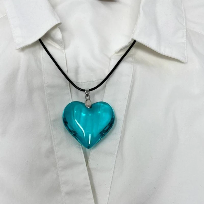 Женское ожерелье в форме сердца