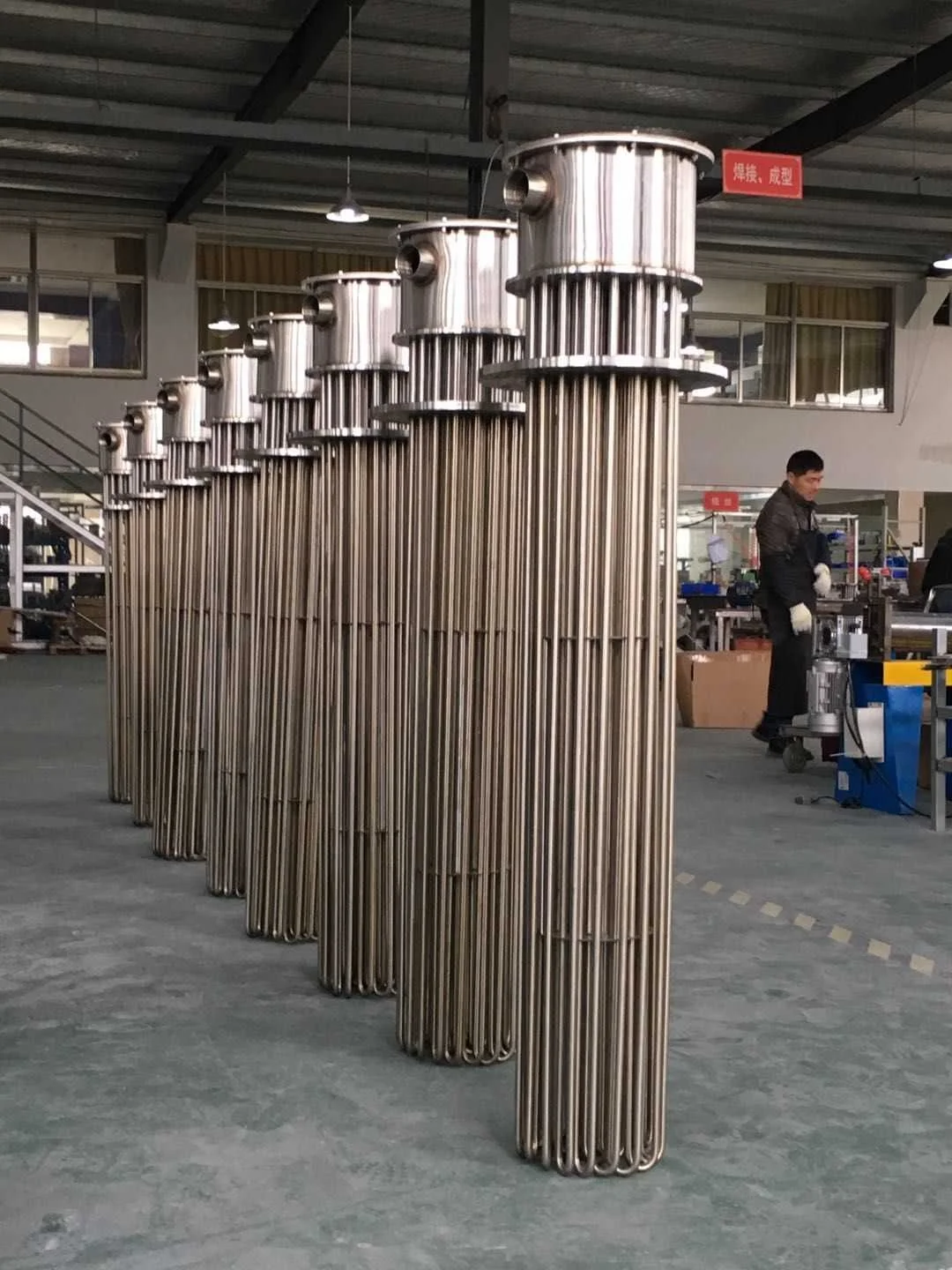 Вентилятор на дымовую трубу. Высокотемпературный дымоход. Дымосос exodraft rsv014-4-1. Турбокамино вентилятор. Металлическая труба для дымохода.