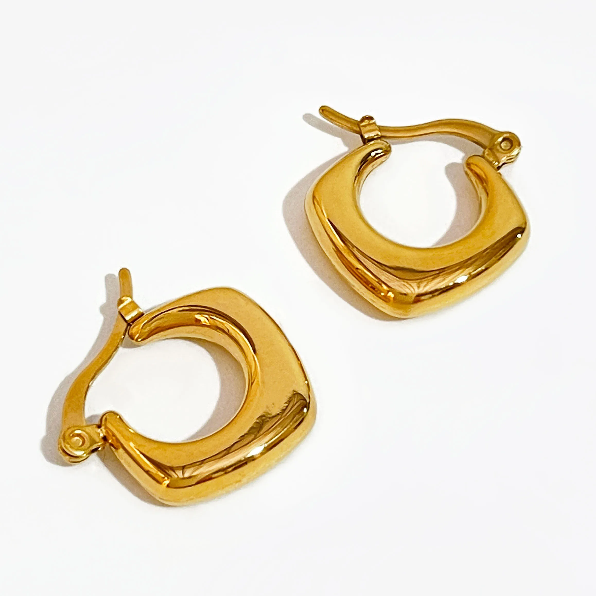 

Peri'sBox Titanium Steel Gold/Silver Color Vintage C -Shaped Hoop Earrings For Women Simple Geometric Irregular Huggie Earrings