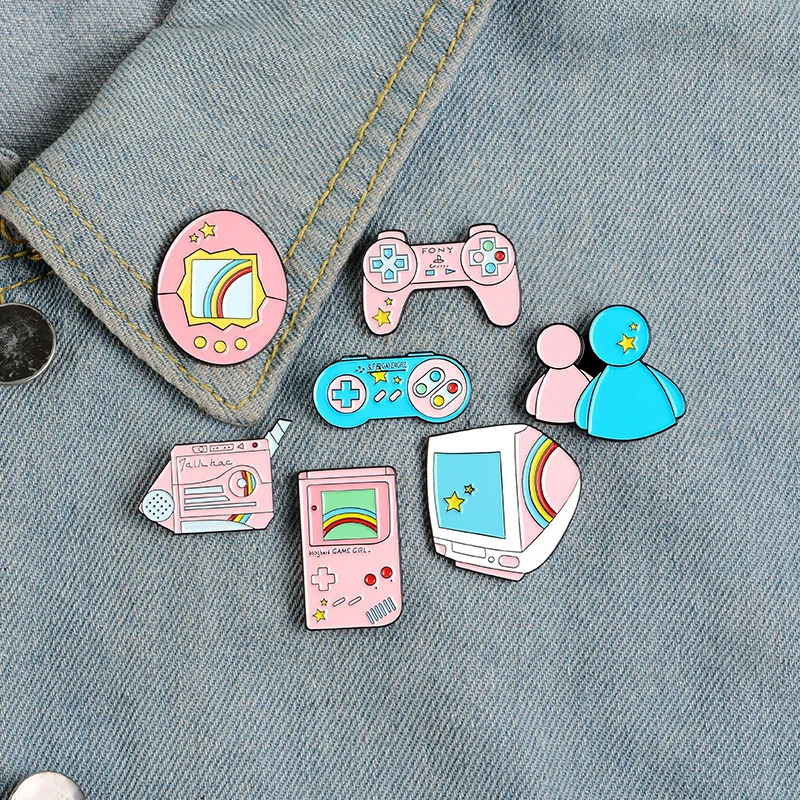 

Color retro metal dripping oil game console TV radio brooch personality men and women shirt lapel decorative pin