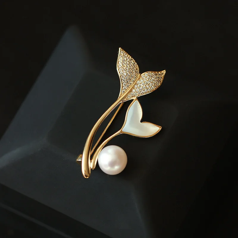 

2023 New Pearl Rhinestone Fishtail Brooch for Women Baroque Pearl Brooches Pins Party Wedding Gifts Clothing Accessories