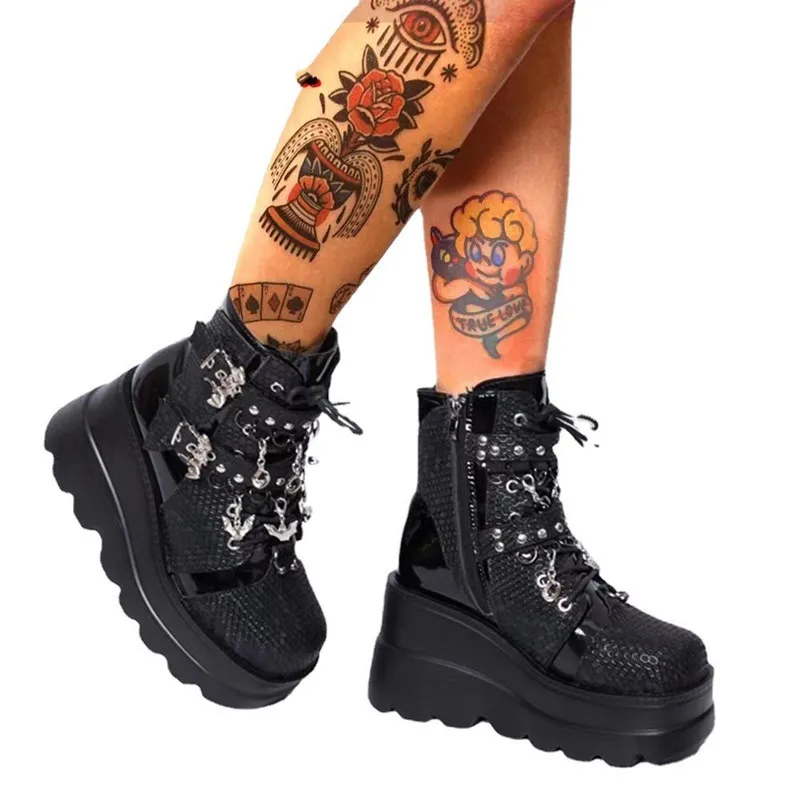 Женские ботинки на толстой подошве новинка 2024 короткие танкетке с пряжкой ремне