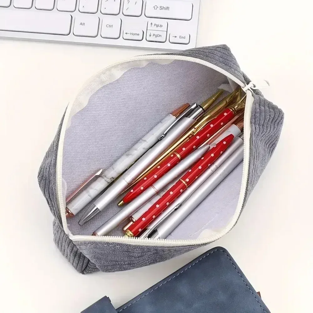 Пенал с изображением акулы в ассортименте