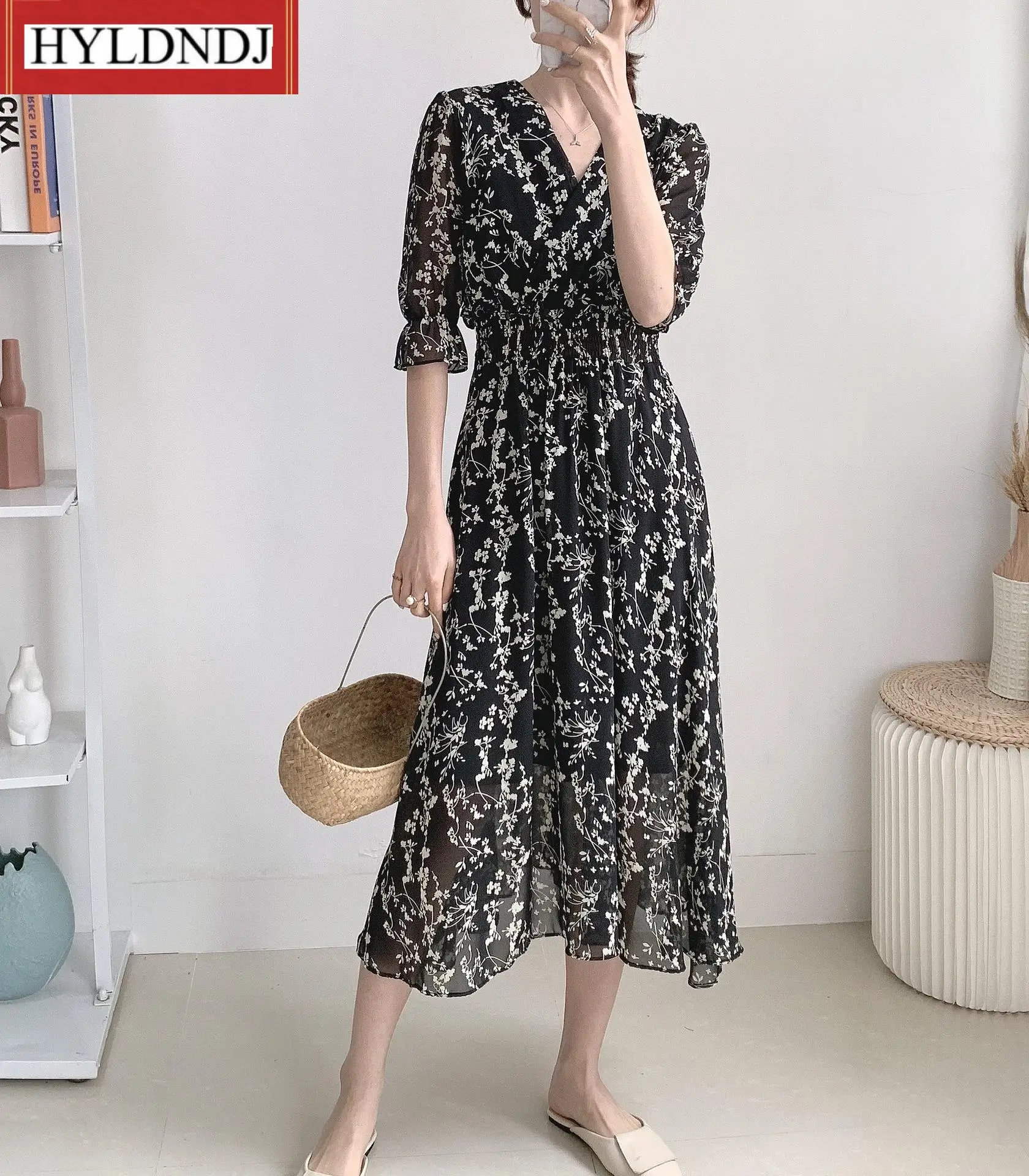 

Women's Elegant Chiffon French Party Dress Puff Sleeve V-Neck Midi Dress Autumn 2023 New Women's Dress Retro Floral Dress