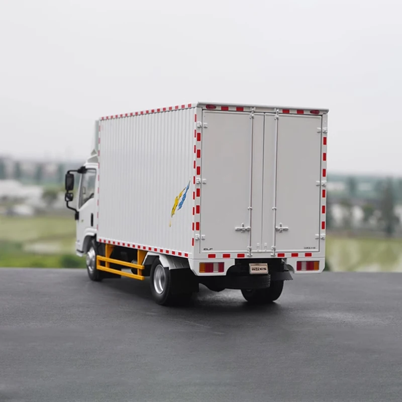 Литый под давлением масштаб 1:18 Крылатый фургон модель автомобиля из сплава