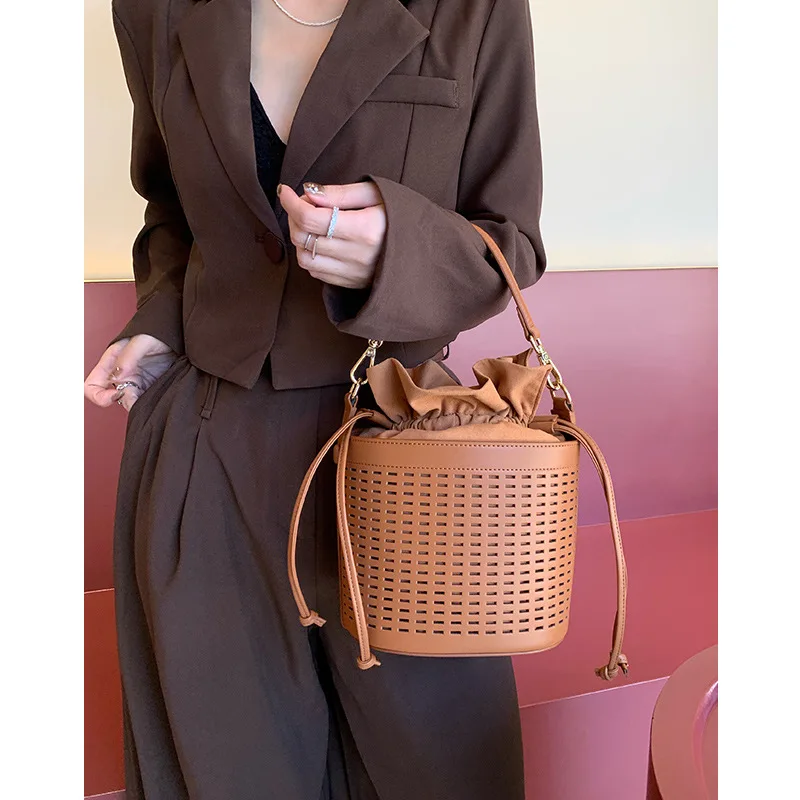 

Bucket bag women's bag 2022 New Leather Messenger Shoulder Bag fashion bag women's small vegetable basket handbag