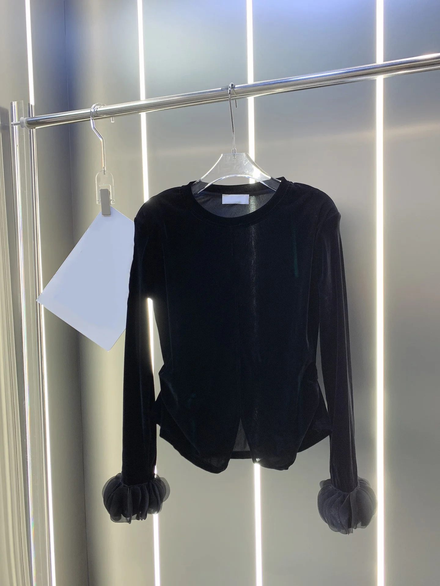 

Новый стиль 2023 на раннюю осень, бархатная блузка, темпераментный подходящий ко всему продукт, версия верхней части тела для похудения