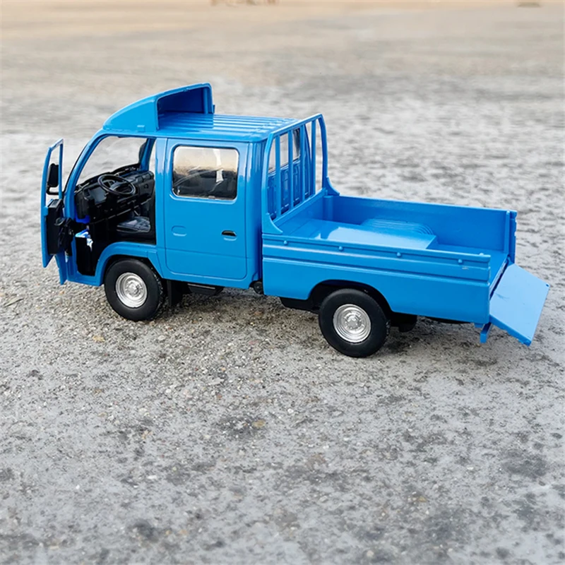 Модель автомобиля из сплава ISUZU NHR 1:32
