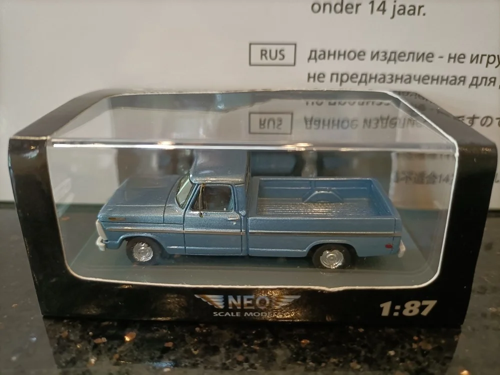 

Модель автомобиля из смолы 1/87, модель Neo Ford 5 Series 4WD пикапа F-Series, голубая Высококачественная коллекция, орнамент, подарок