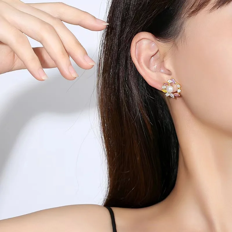 2024 Новое цветочное ожерелье для женщин с роскошным дизайном модный и