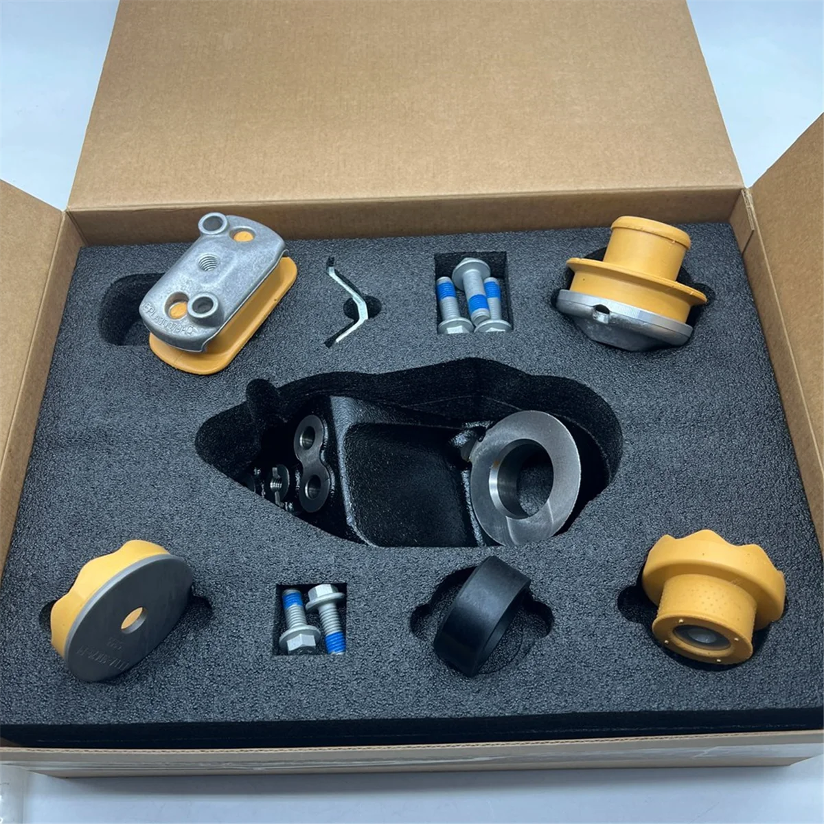 Кронштейн переднего дифференциала уменьшает странанс для Range Sport Noise LR 110309 056077 087163