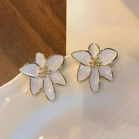 Серьги-капельки гуантуо белые цветочные