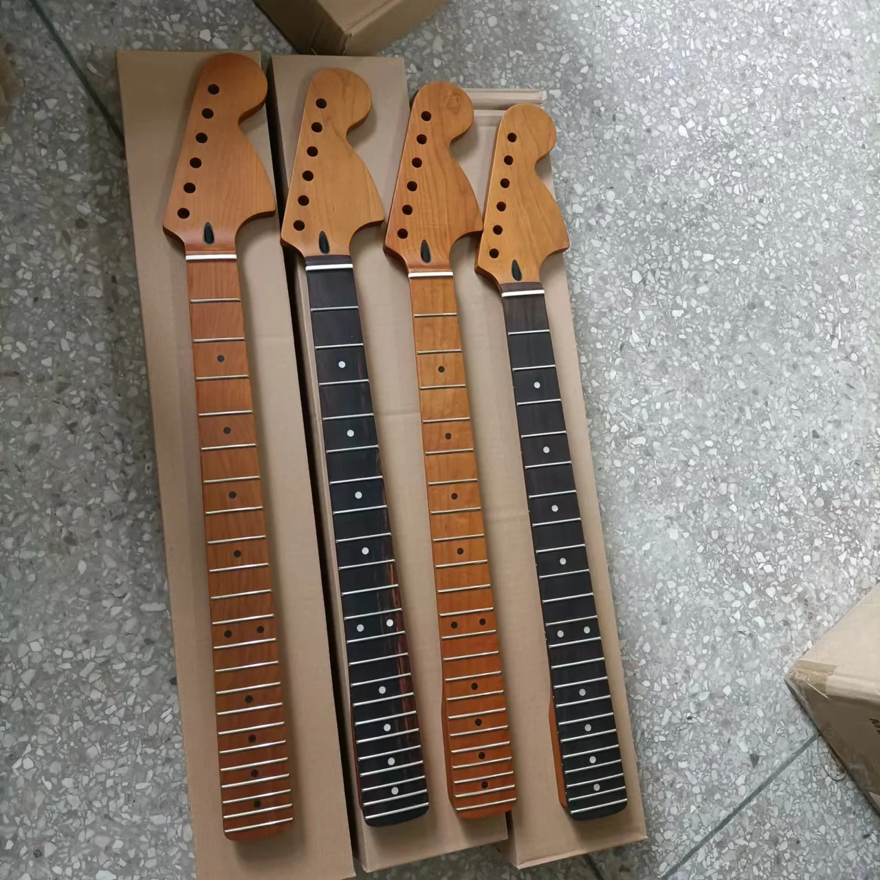 1pcs AAA Level Big Head Jazz Style Roasted Maple Electric Guitar Neck ST 22 Fret Matt Varnished 22-piece baking plus Guitar Neck