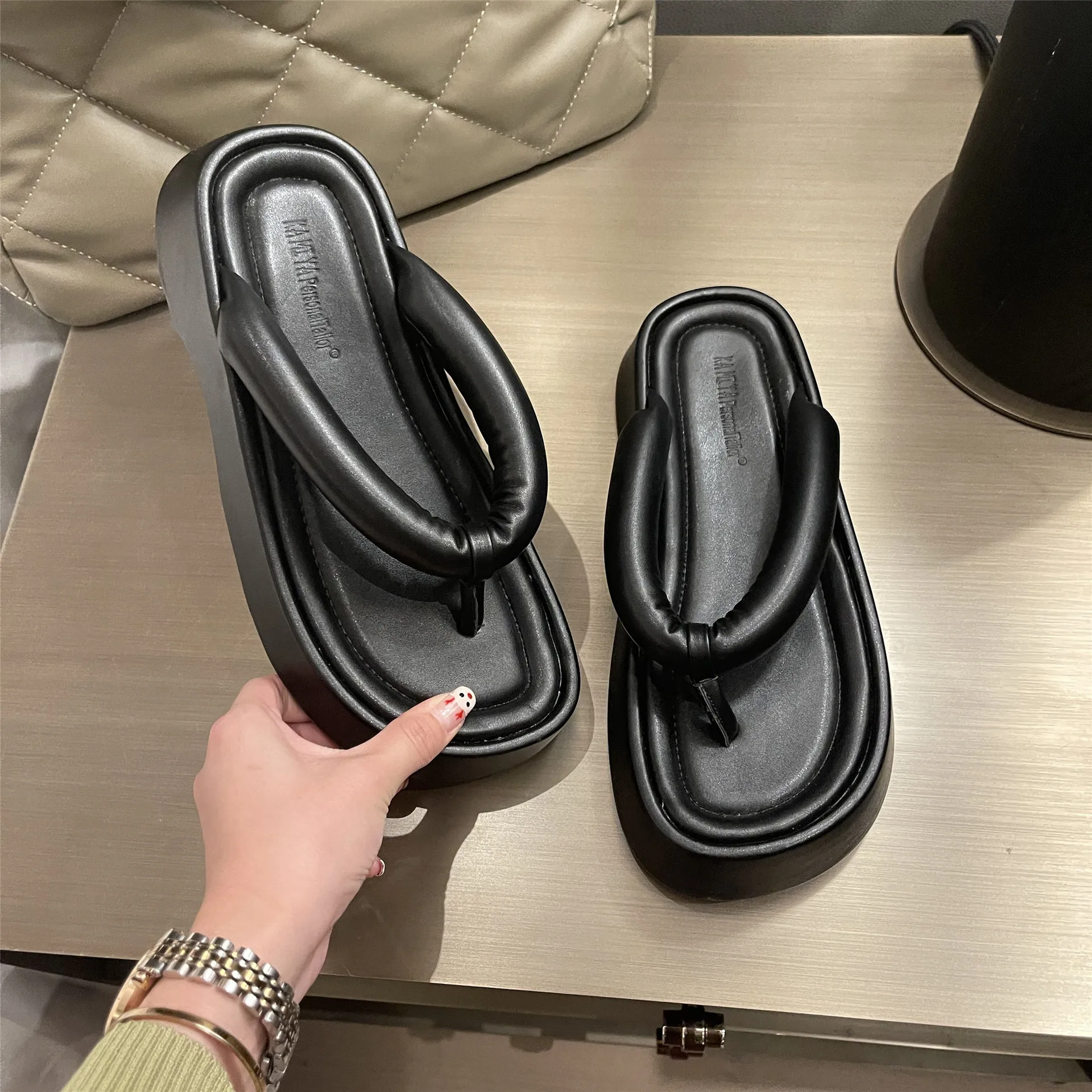 

Шлепанцы женские на толстой подошве, уличная одежда, удобные мягкие тапки для отдыха, на платформе, лето 2022