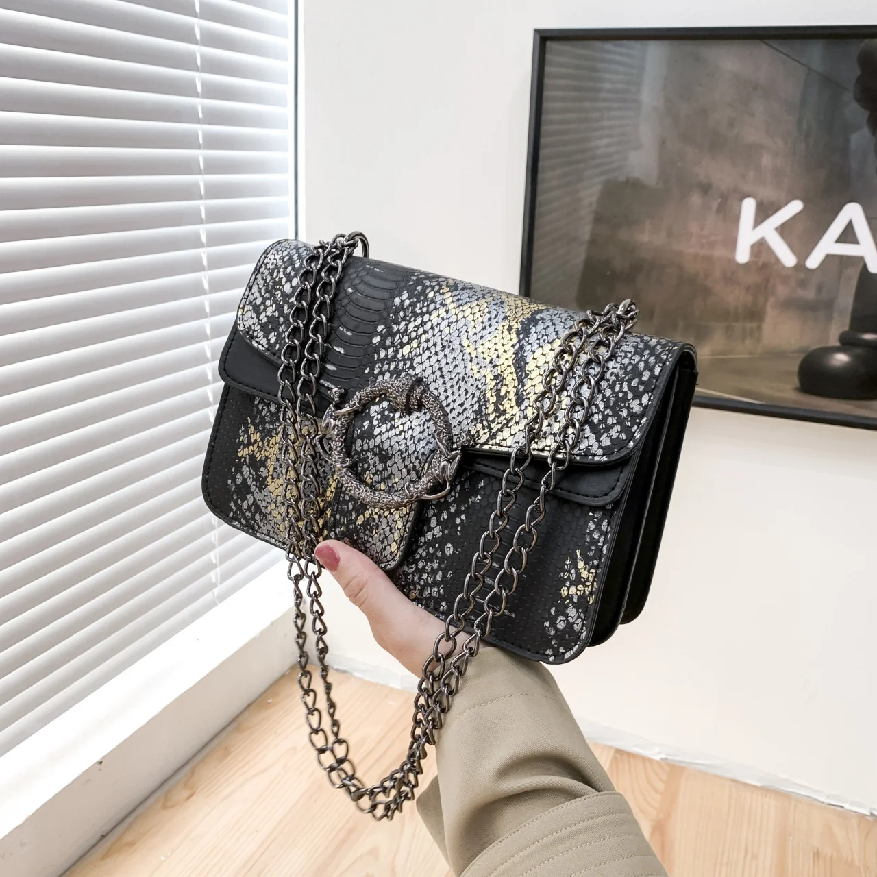 

Bags for women2022 trend, luxury designer handbags, fashion bags, Snake pattern ladies handbag，Two metal shoulder strap bags