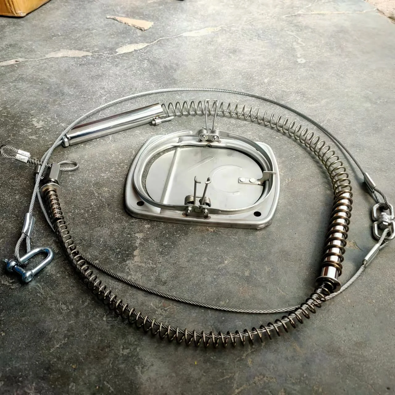 

1SET Stainless Steel Hunting Tool,wild Boar,beaver,wolf,fox,wild Dog,bear,large Animal,safety Spring Trap Veneno Para Cucarachas