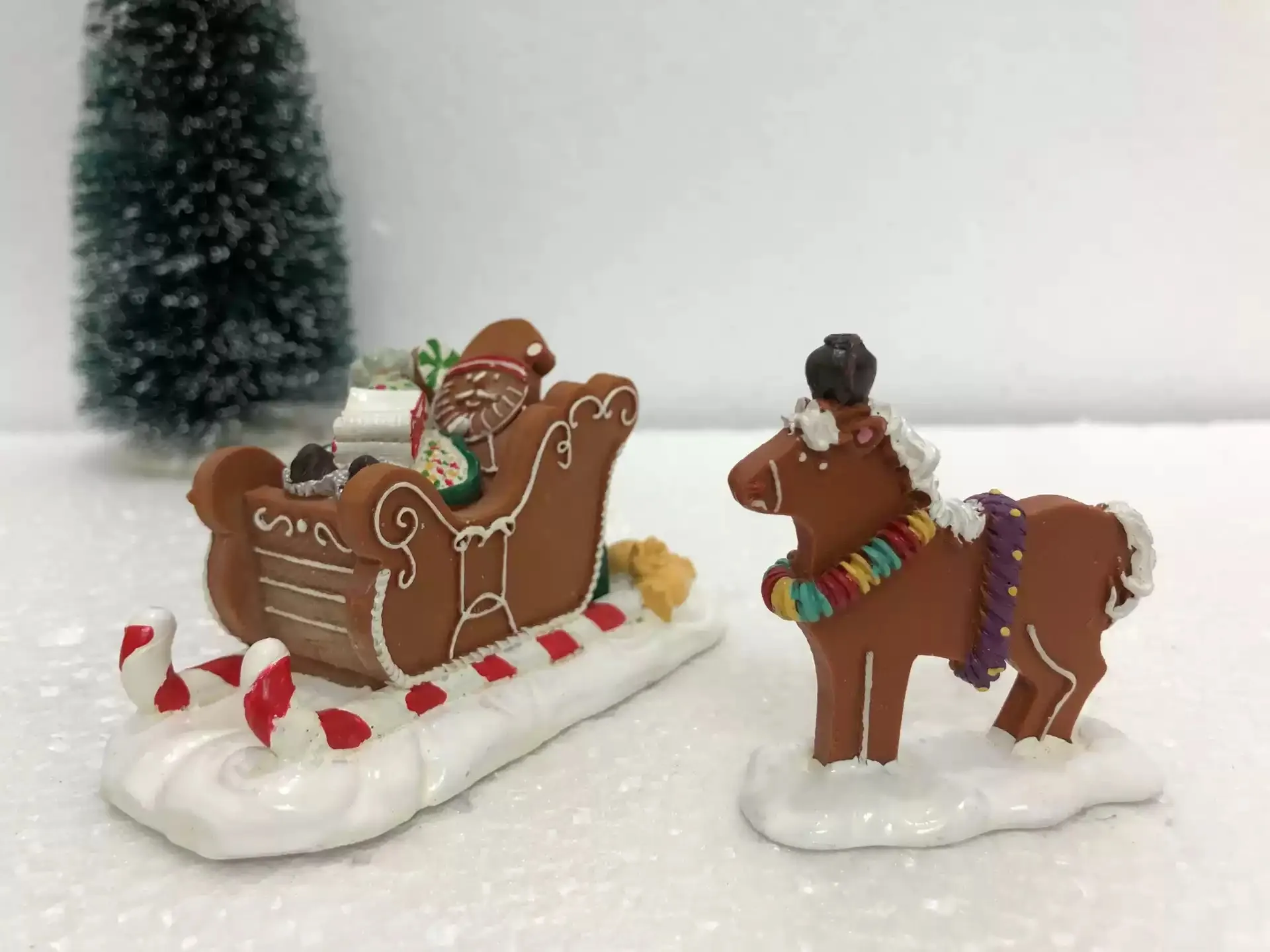 

Resin Decorative Crafts Christmas Candy Carriage Figurines Home Fun Ornaments Window Scenery Decoration Children Gift