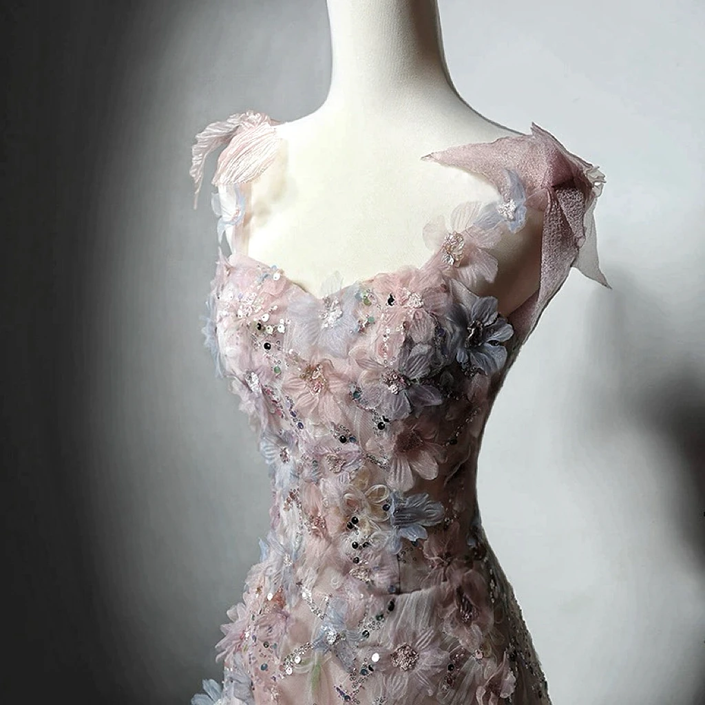 Розовые великолепные платья знаменитостей цветочные блестки бисероплетение