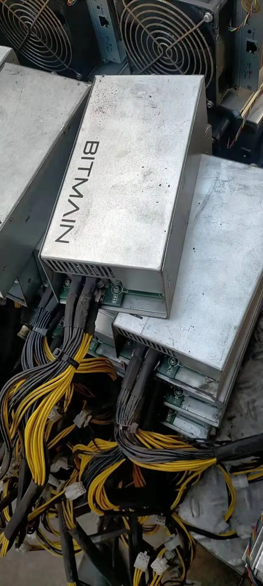 Б/у блок питания Bitmain APW3 ++ 1600 Вт для Antminer S9 S9k L3 + T9 E3 Z9 Mini DR3 Innosilicon A9 A10 Ebit E9 Avalon 841 851 |