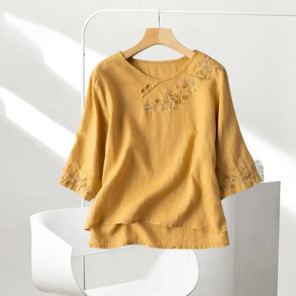

Chic Chinese Style Embroidery Flower Retro Blouse Retro Blouse Side Split Hem Three Quarter Sleeves