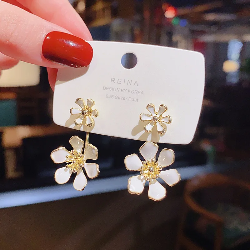 

Wholesale 925 Silvers Pin Post Oil Dripping White Small Flower Stud Earrings Daisy Back Hanging Eardrop Earring Jewelry Gift
