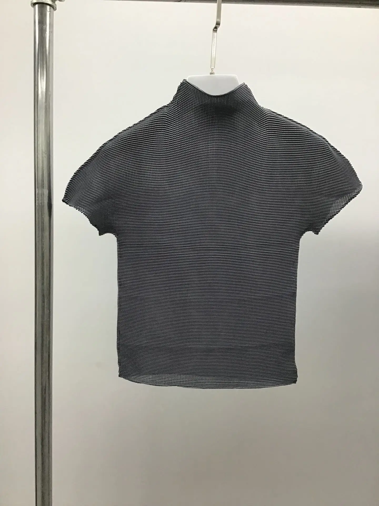 

2023 spring and summer women's clothing fashion new Three-Dimensional Pleated Top 0504