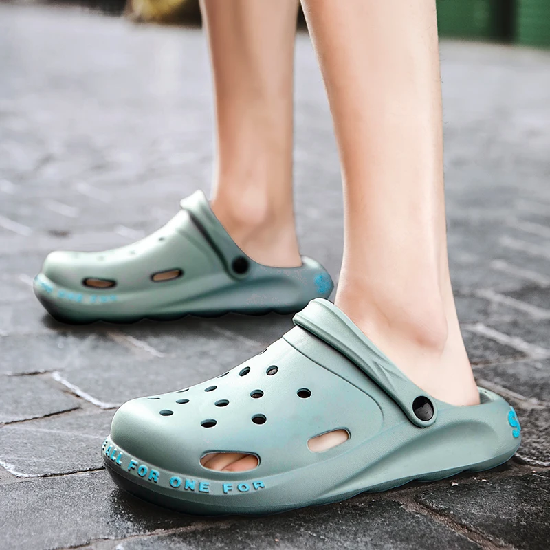

2022 Hot Sale Summer Cheap Clogs Men Yellow Men Beach Sandals Casual Outdoor Slip on Men Garden Shoes Unisex Sandalias De Hombre