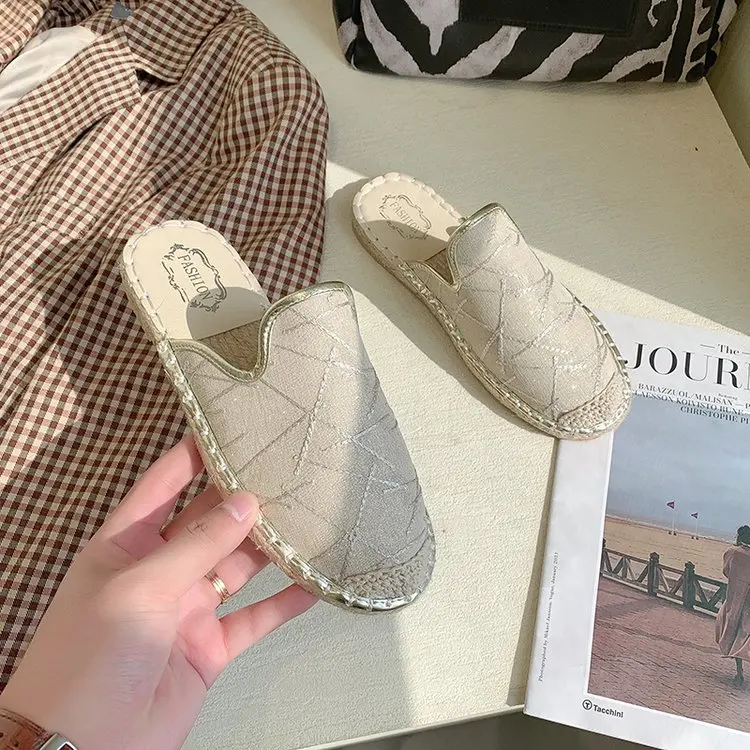 Тапочки женские нескользящие резиновые удобные шлепанцы с плоской подошвой