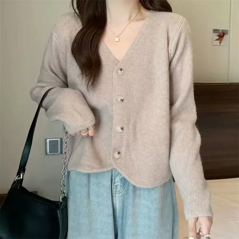 

Knitted Cardigan Sweater in Autumn and Winter Female V-neck Shirt Western Style Blouse Loose Outside Tops Coat Outwear Jumper