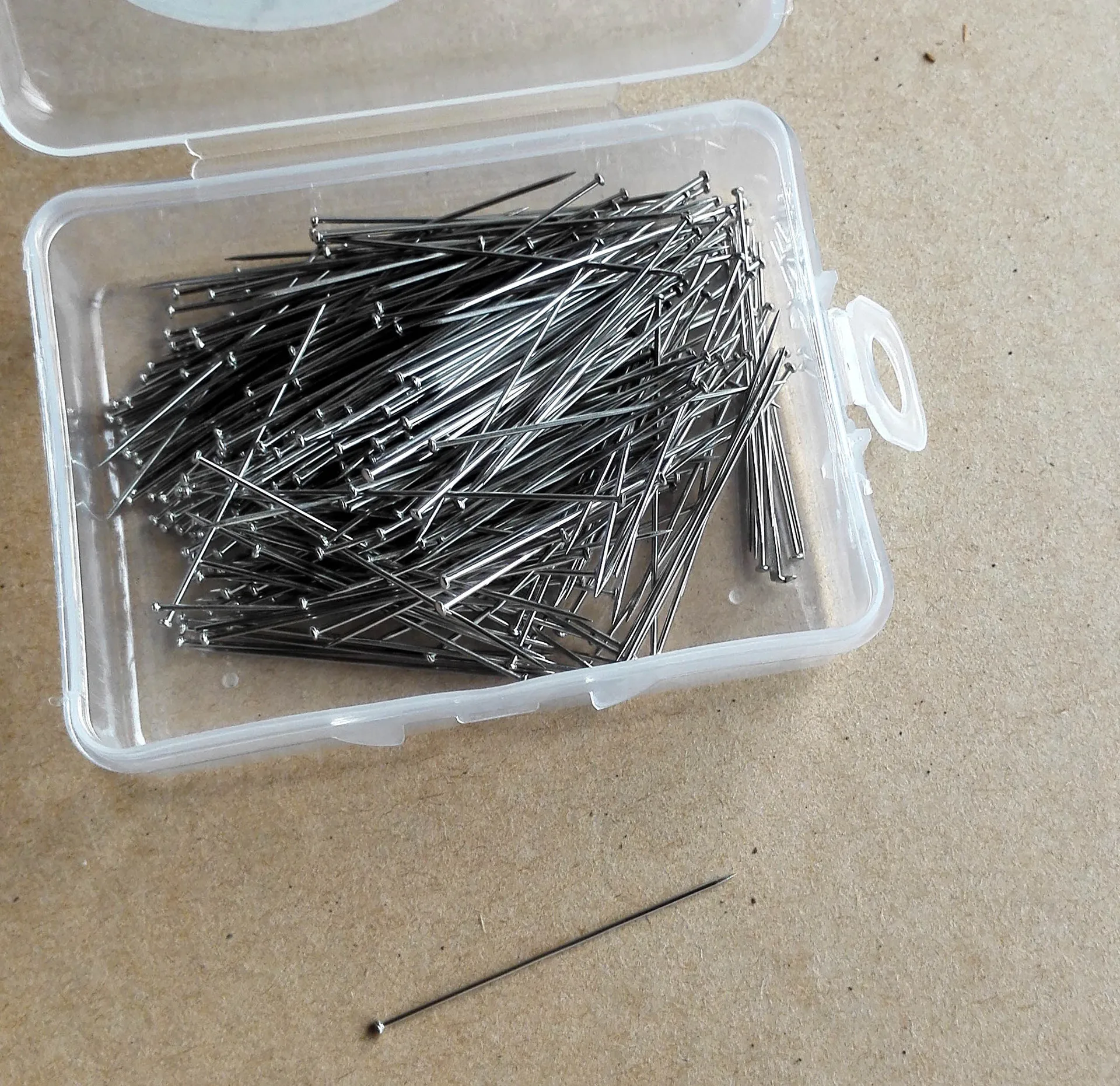 

Большая игла 3,5 см в длину, вертикальная резка, позиционирование одежды, специальная стереорезка 0,6*35 мм