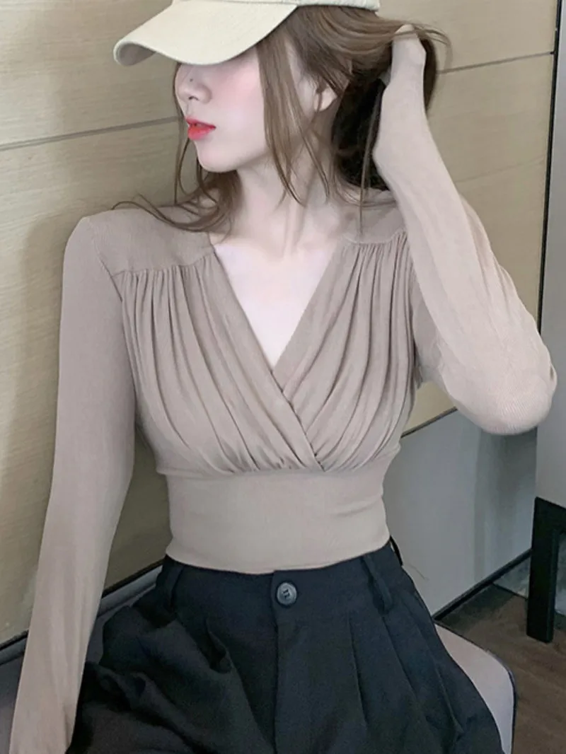 Женский трикотажный пуловер с V-образным вырезом длинным рукавом