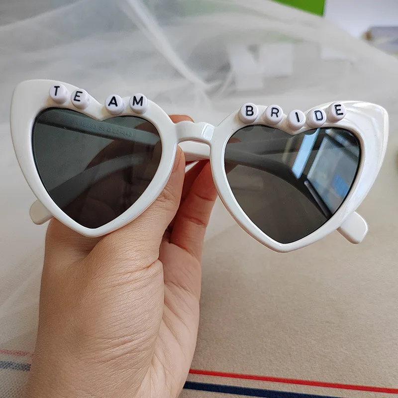 

Солнцезащитные очки для свадьбы