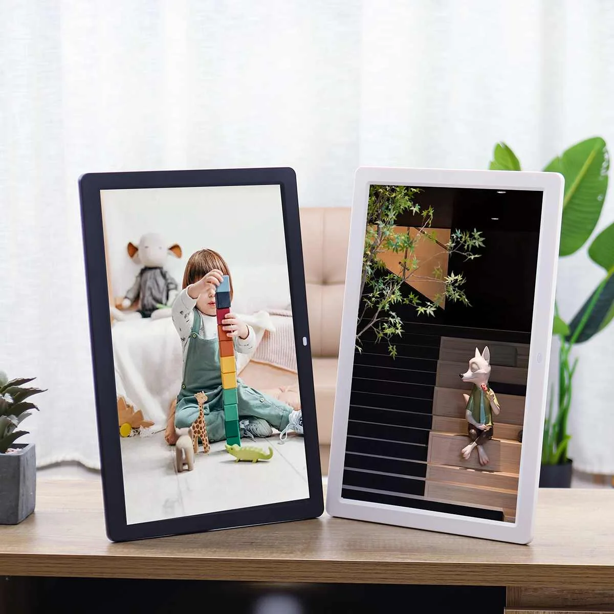 

17 Inch Digital Picture Frame Multi-Function HD 1440*900 Electronic Photo Album
