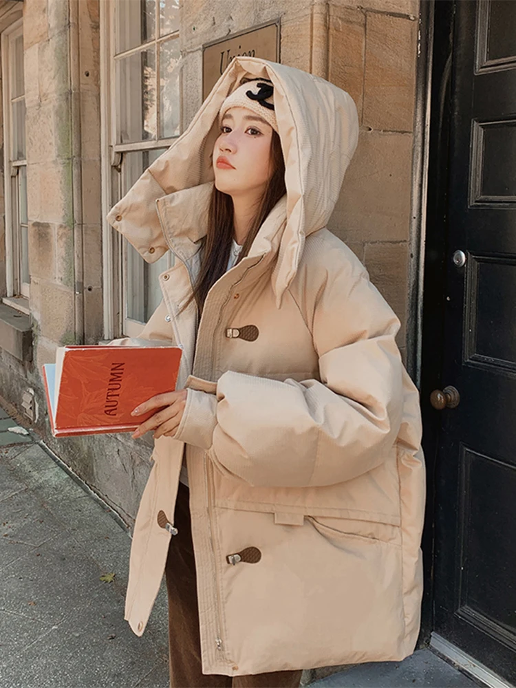 Женское хлопковое стеганое пальто цвета хаки с пушистым капюшоном