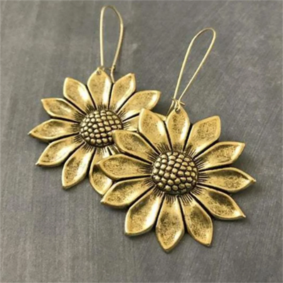 

New Simple Fashion Trend Exquisite Elegant Temperament Hot Sale Sunflower Daisy Female Earrings Jewelry Gift Wholesale