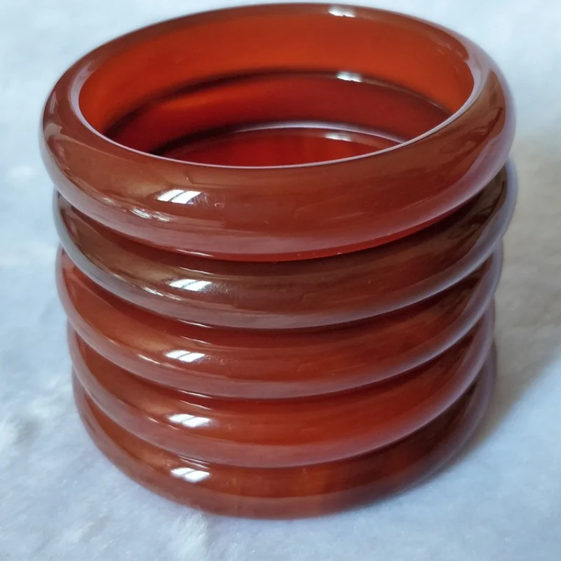 

Ювелирные изделия из натурального красного агата