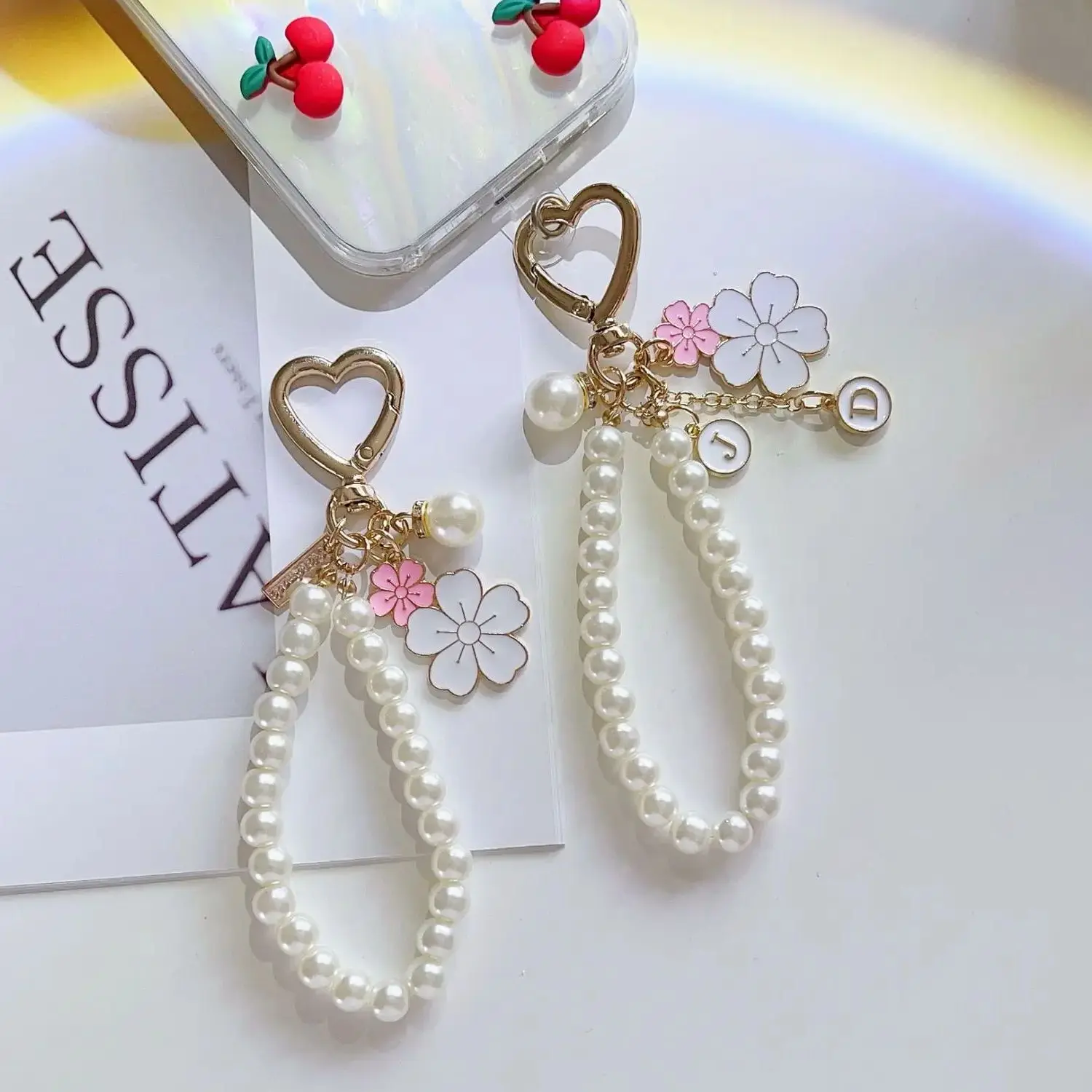Элегантный брелок с двойным цветком милый белый жемчугом и буквами женская сумка