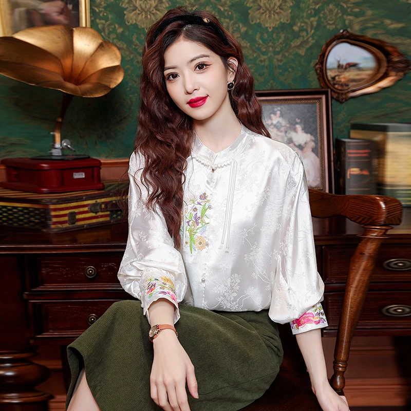 Женская шифоновая блузка с вышивкой длинным рукавом и воротником-стойкой модель